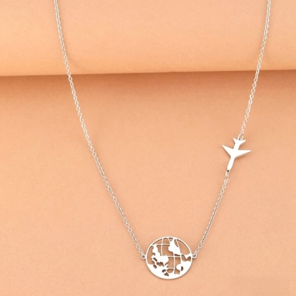‼️NEW IN‼️Elegant Silver Globe Pendant Necklace